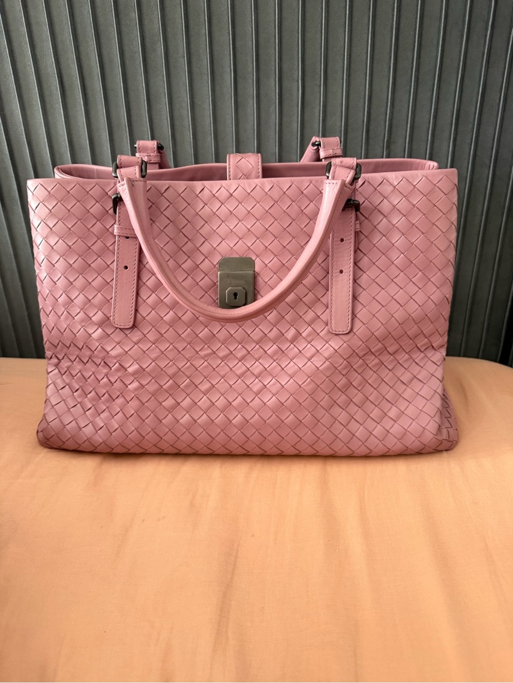 Purplish pink bottega Roma medium